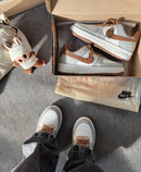 Louis Vuitton x Nike Air Force 1 Branco/Caramelo