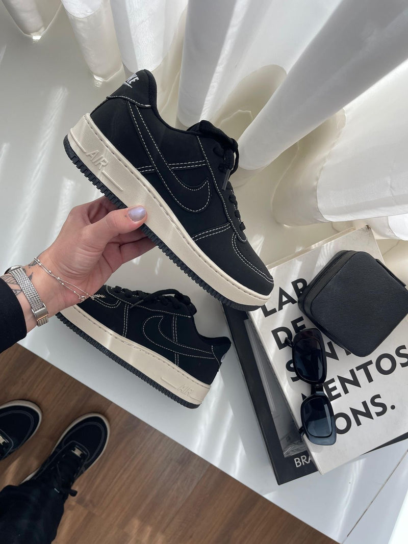 Nike Air Force x Preto/Off-White