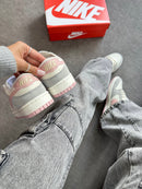 Nike SB Dunk Low x Cinza/Rosa Bebê