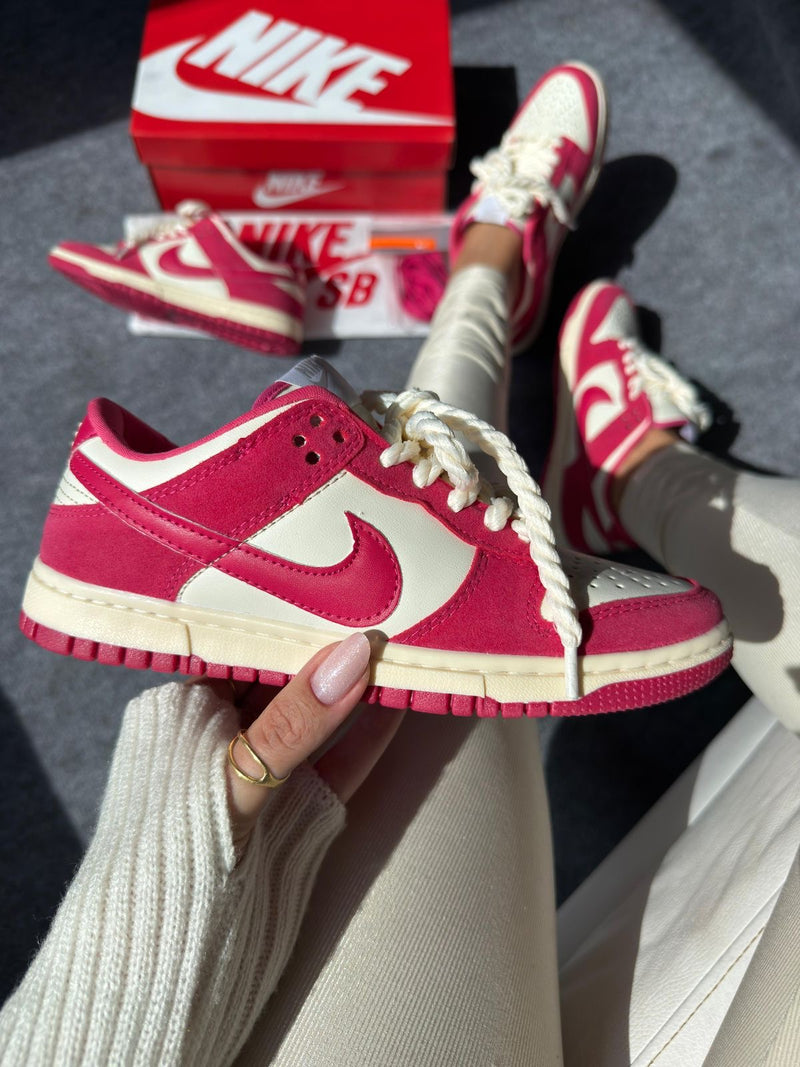Nike SB Dunk Low x Off-White/Pink