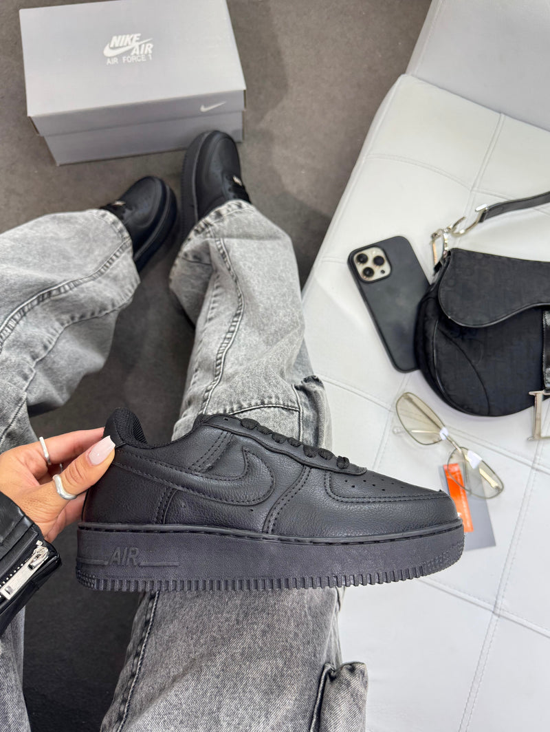 Nike Air Force x Preto