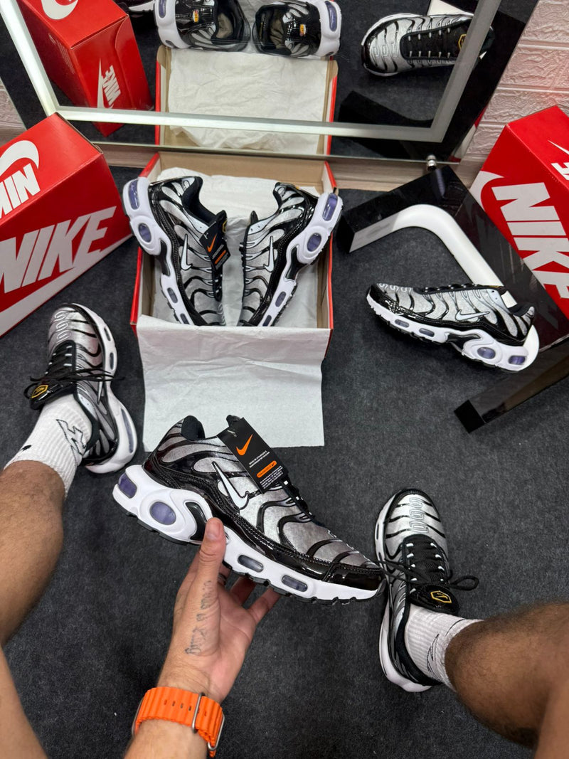 Nike Air Max TN Preto e Prata