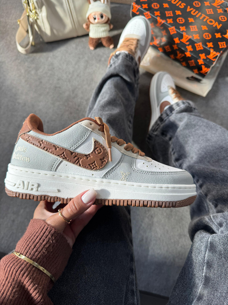Louis Vuitton x Nike Air Force 1 Branco/Caramelo
